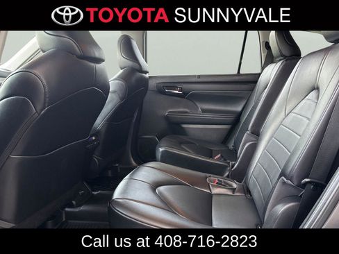 Used 2023 Toyota Highlander XLE FWD image 5