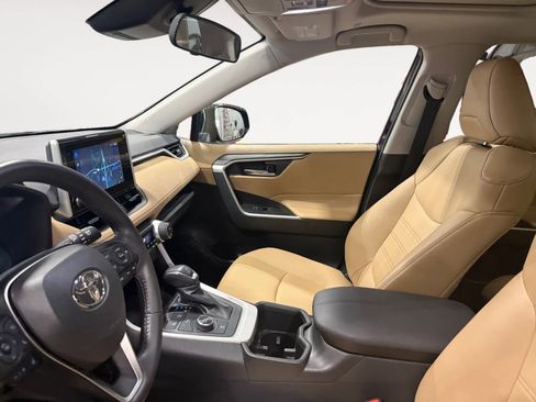 Used 2024 Toyota RAV4 XLE Premium image 10