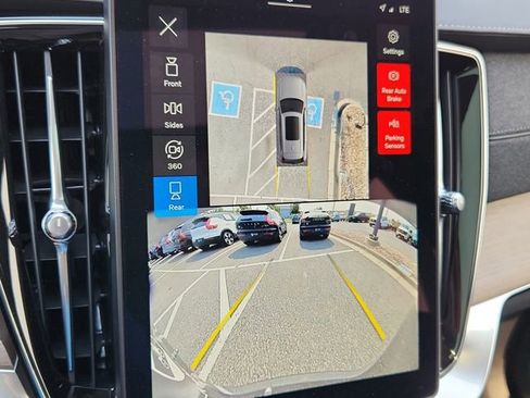 New 2025 Volvo XC90 B5 Plus w/ Protection Package Premier image 21