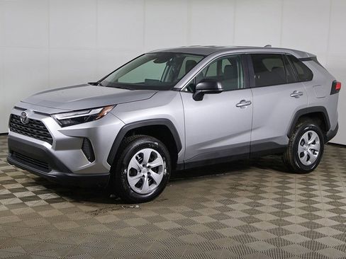 Used 2024 Toyota RAV4 LE AWD/4WD image 5