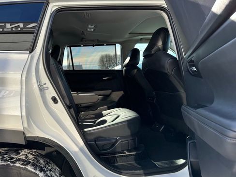 Used 2021 Toyota Highlander XLE image 30