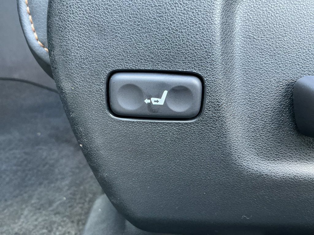 Used 2019 Toyota Highlander XLE AWD/4WD image 22