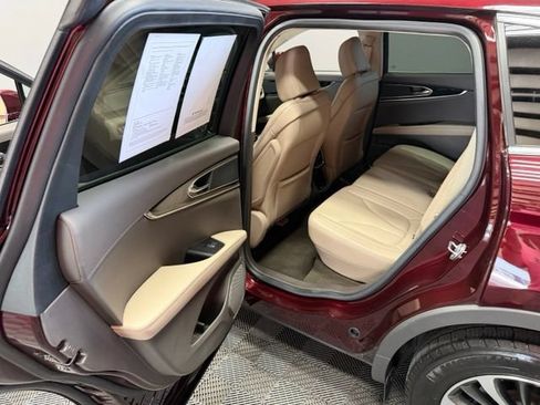 Used 2023 Lincoln Nautilus FWD w/ Premium Package image 18