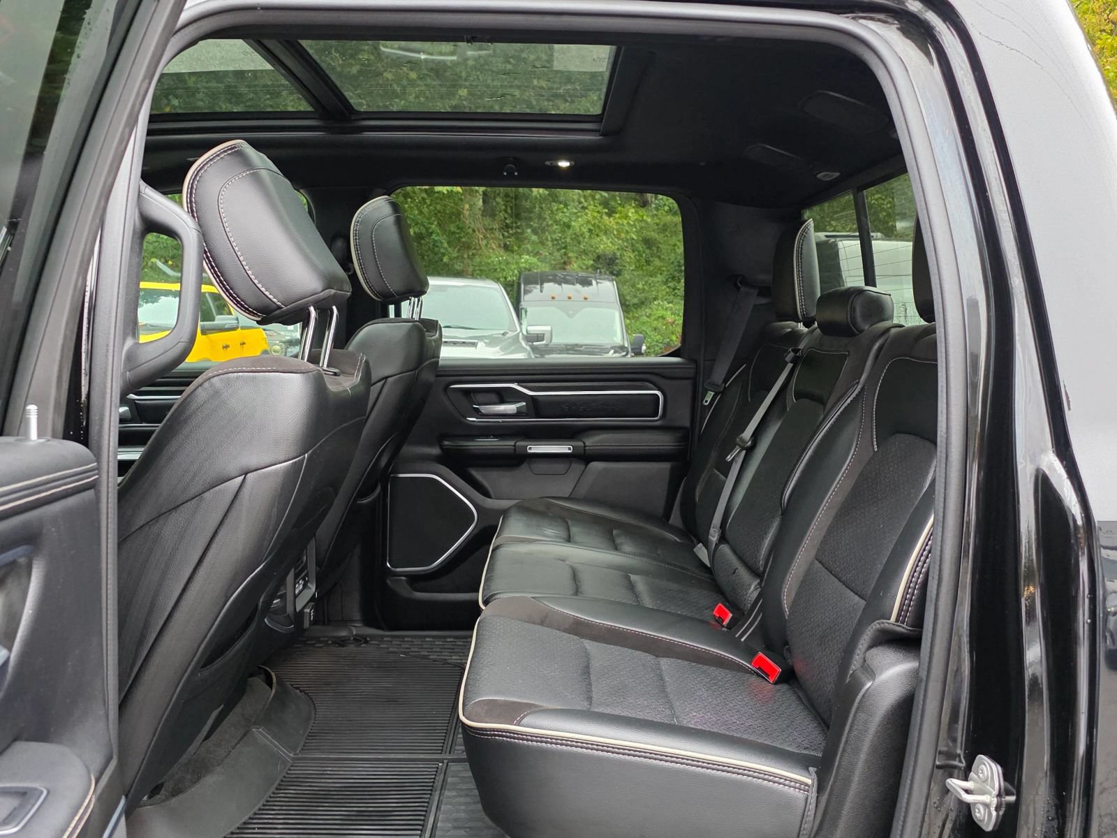 Used 2024 RAM 1500 Laramie AWD/4WD image 30