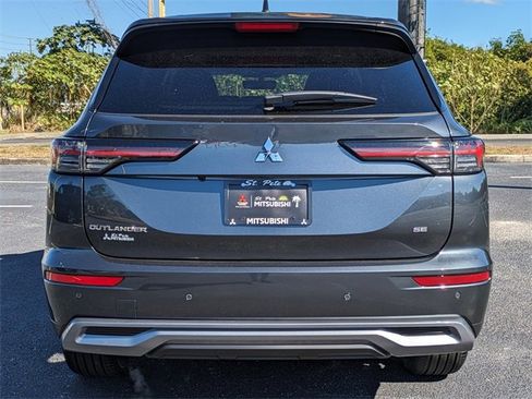 New 2025 Mitsubishi Outlander SE image 6