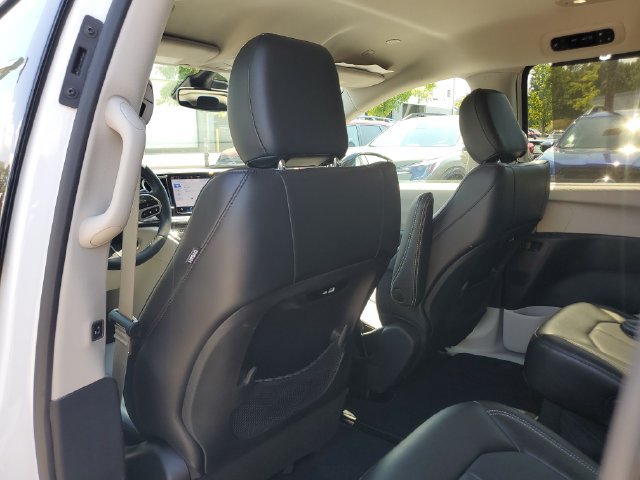 Certified 2024 Chrysler Pacifica Touring-L AWD/4WD image 14