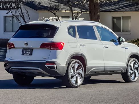 Used 2024 Volkswagen Taos SE image 4