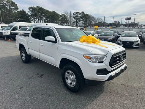 Used 2022 Toyota Tacoma SR image 9