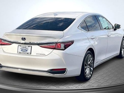 Used 2019 Lexus ES 300h w/ Accessory Package 2 image 13