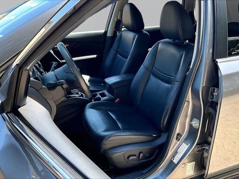 Used 2019 Nissan Rogue SV FWD image 8
