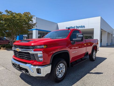 Used 2025 Chevrolet Silverado 2500 LT w/ Convenience Package AWD/4WD image 4