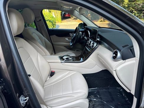 Used 2017 Mercedes-Benz GLC 300 4MATIC image 28