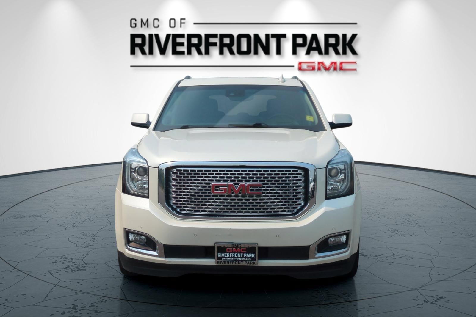 Used 2015 GMC Yukon Denali w/ Premium Package AWD/4WD image 8