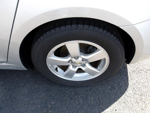 Used 2015 Chevrolet Cruze LT image 23