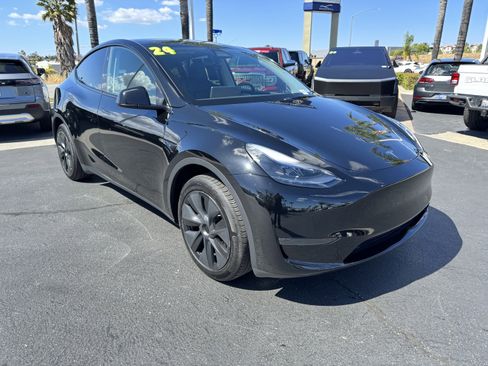 Used 2024 Tesla Model Y Long Range image 2