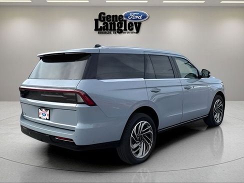 Used 2025 Lincoln Navigator Reserve AWD/4WD image 18
