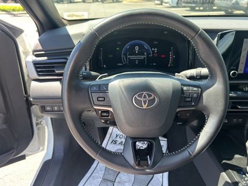 Used 2025 Toyota Camry SE FWD image 17