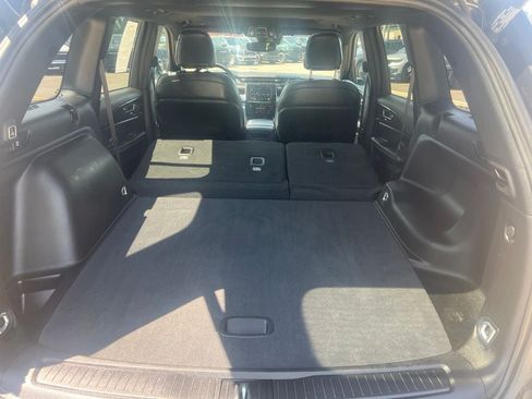 Used 2023 Jeep Grand Cherokee Altitude AWD/4WD image 17