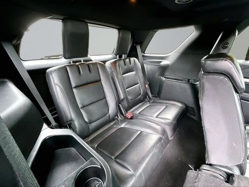 Used 2019 Ford Explorer XLT w/ Equipment Group 202A AWD/4WD image 14