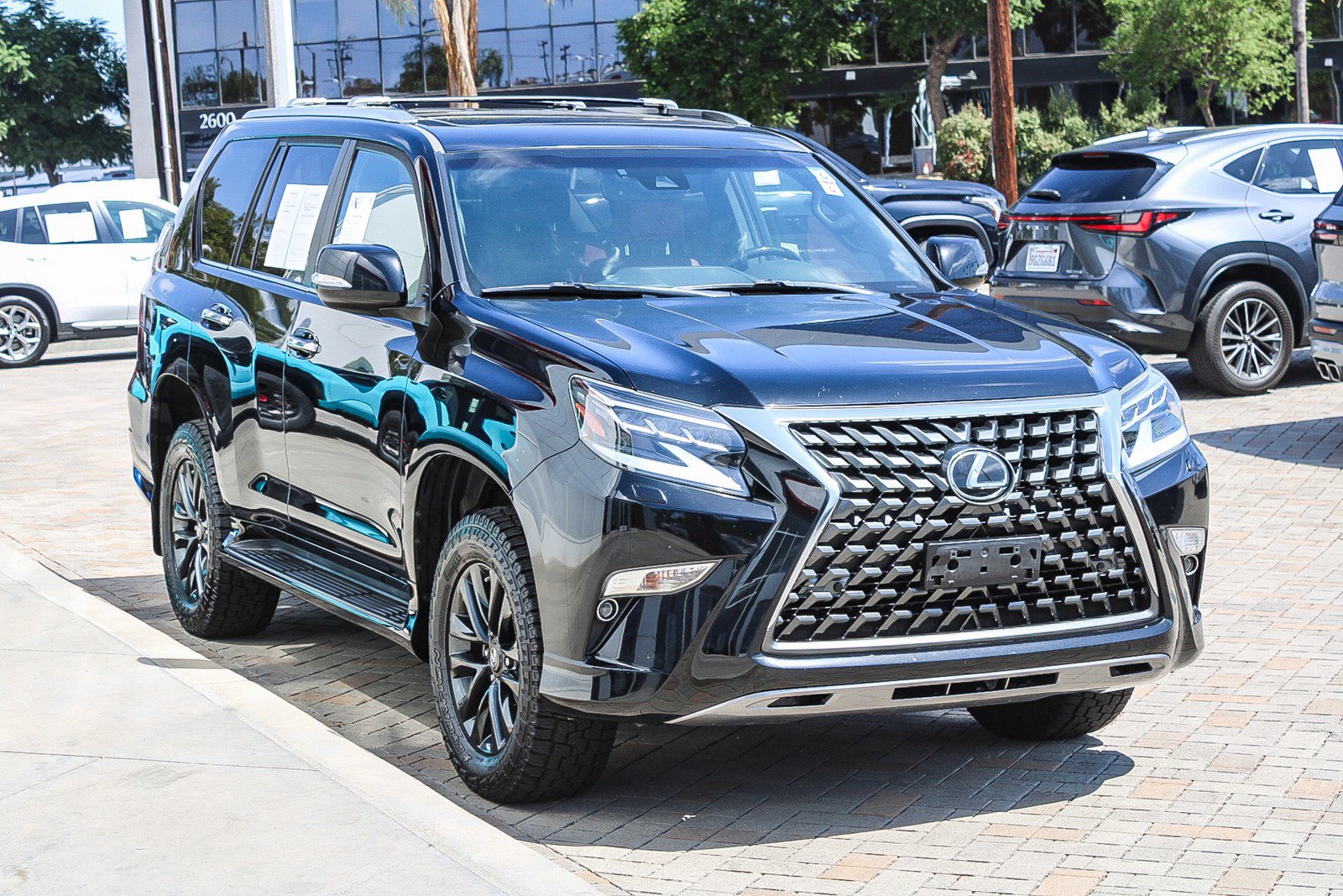 Used 2021 Lexus GX 460 Premium w/ Premium Package AWD/4WD image 3