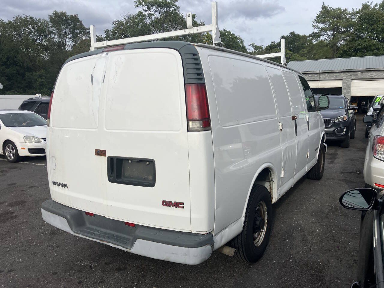 Used 2000 GMC Savana 3500 w/ Convenience Pkg RWD image 3