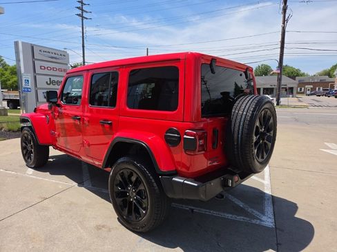 Certified 2025 Jeep Wrangler Unlimited Sahara w/ Safety Group AWD/4WD image 10