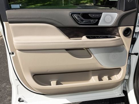 Used 2024 Lincoln Navigator L Reserve AWD/4WD image 18