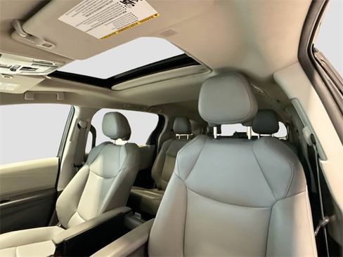 Certified 2024 Toyota Sienna XLE image 17