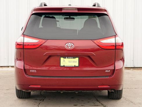 Used 2016 Toyota Sienna XLE image 47