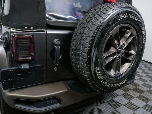 Used 2017 Jeep Wrangler Sahara image 5