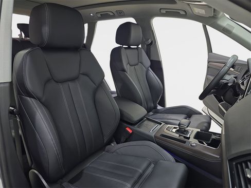 Used 2023 Audi Q5 2.0T Prestige w/ Prestige Package image 12