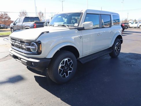 New 2025 Ford Bronco Outer Banks image 13