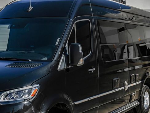 Used 2022 Mercedes-Benz Sprinter 3500 image 25