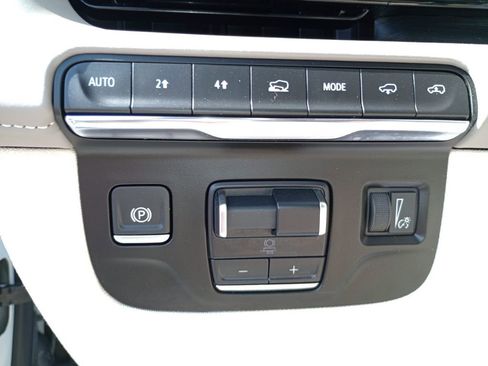 Used 2024 Cadillac Escalade ESV Sport Platinum image 25