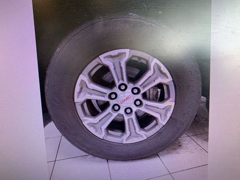 Used 2023 GMC Yukon SLE image 15