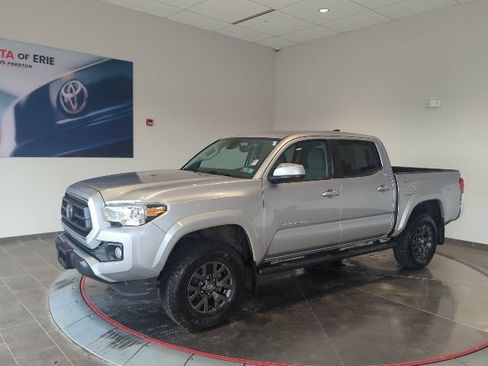 Used 2022 Toyota Tacoma SR5 AWD/4WD image 3