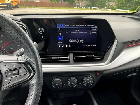 Used 2024 Chevrolet Trax RS FWD image 6
