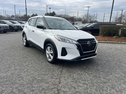 Certified 2021 Nissan Kicks S image 3