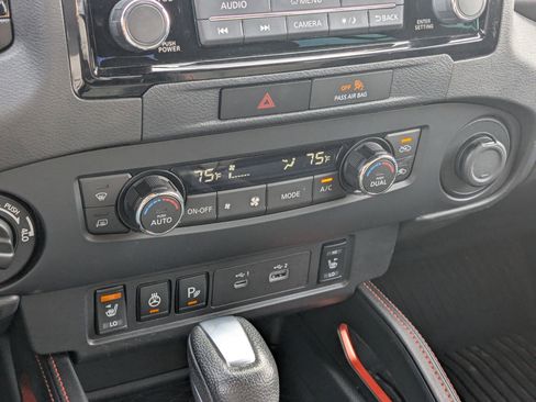 Used 2022 Nissan Frontier PRO-4X image 26