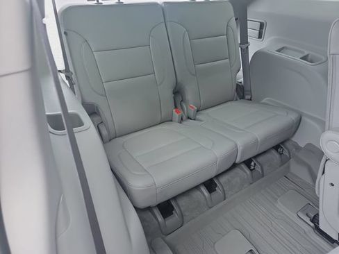 Used 2023 GMC Acadia SLT w/ Trailering Package AWD/4WD image 12