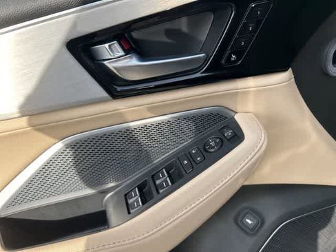 Used 2025 Acura MDX FWD image 13