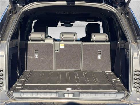 New 2025 Land Rover Discovery Dynamic SE image 13