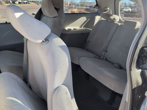 Used 2014 Toyota Sienna LE image 26