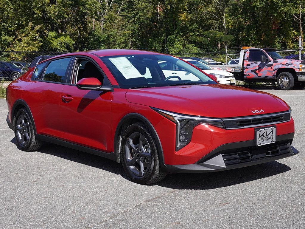 Used 2025 Kia K4 FWD image 2