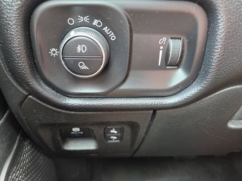 Used 2021 RAM 1500 Big Horn AWD/4WD image 12