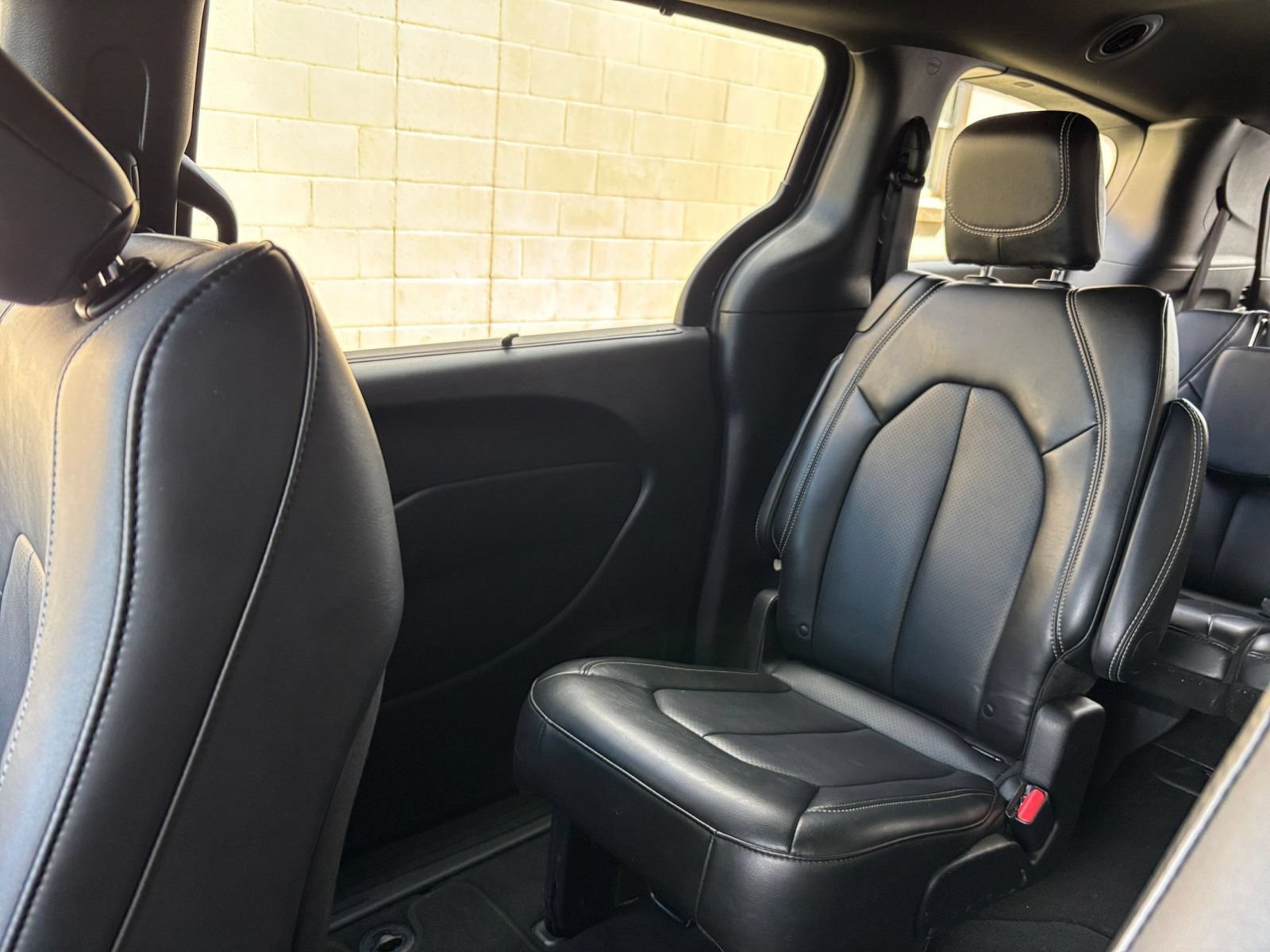 Used 2025 Chrysler Pacifica Select FWD image 41