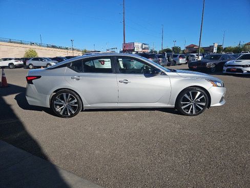 Used 2022 Nissan Altima 2.5 SR image 6