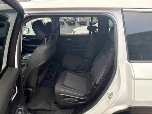 Used 2023 Jeep Grand Cherokee L Laredo image 8