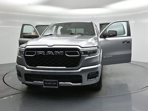 Used 2025 RAM 1500 2WD Crew Cab image 27
