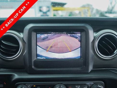 Used 2020 Jeep Wrangler Unlimited Sahara image 9